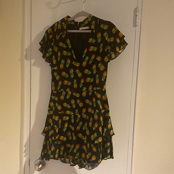 Alice + Olivia Black Pineapple Shay Skort Romper Size 2
